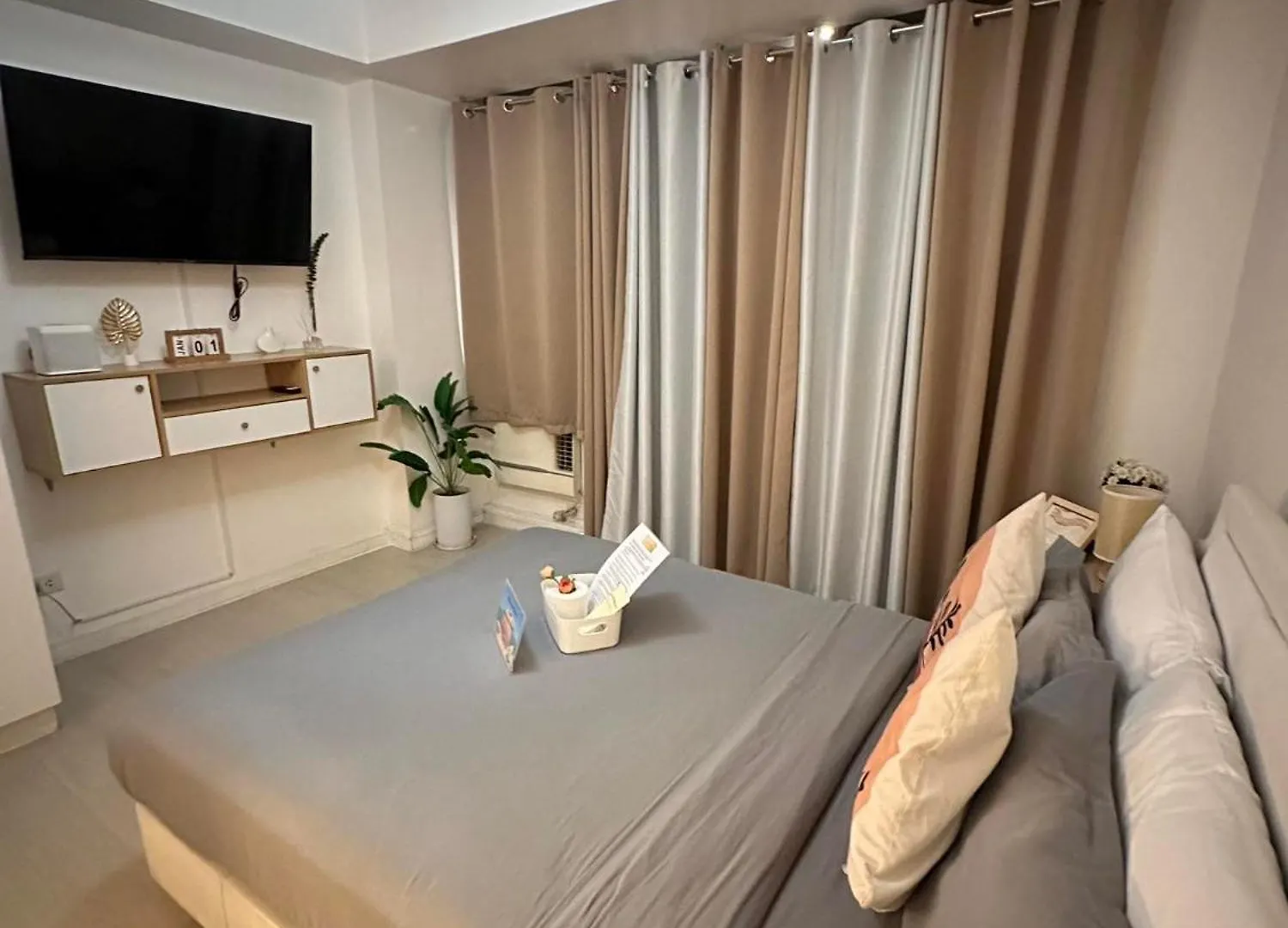 Azure Urban Resort Residences - Staycationary Miami 1210 Paranaque City